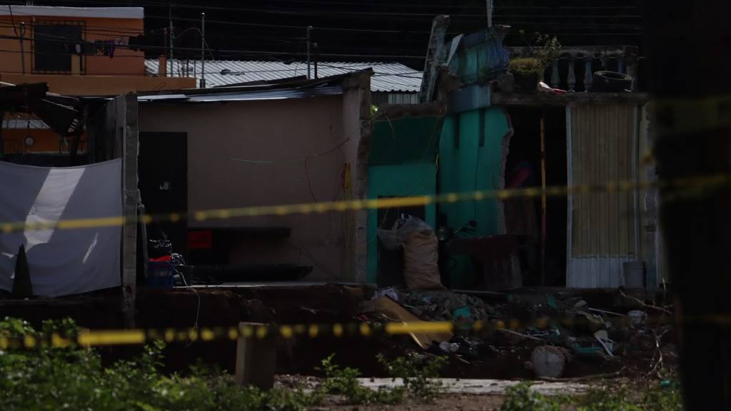 Colapso de viviendas en Villa Hermosa, San Miguel Petapa, Guatemala, en octubre de 2026. | Omar Solís/Emisoras Unidas