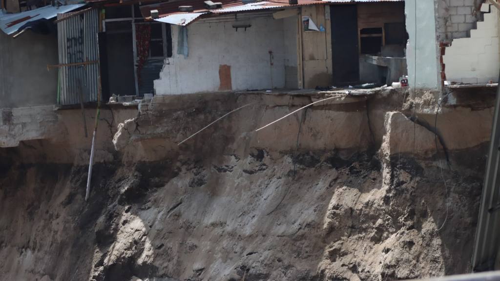 Colapso de viviendas en Villa Hermosa, San Miguel Petapa, Guatemala, en octubre de 2026. | Omar Solís/Emisoras Unidas