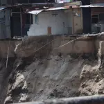 EN IMÁGENES. Temor e incertidumbre en Villa Hermosa tras colapso de viviendast
