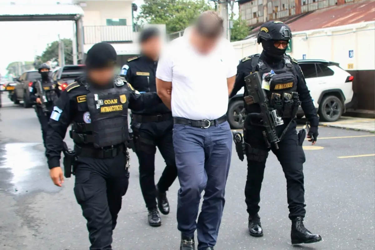 El individuo capturado en el aeropuerto de Guatemala es requerido por EE. UU. bajo señalamientos de secuestro y otros cargos., PNC