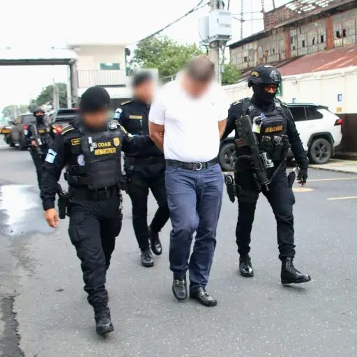 El individuo capturado en el aeropuerto de Guatemala es requerido por EE. UU. bajo señalamientos de secuestro y otros cargos. ,PNC