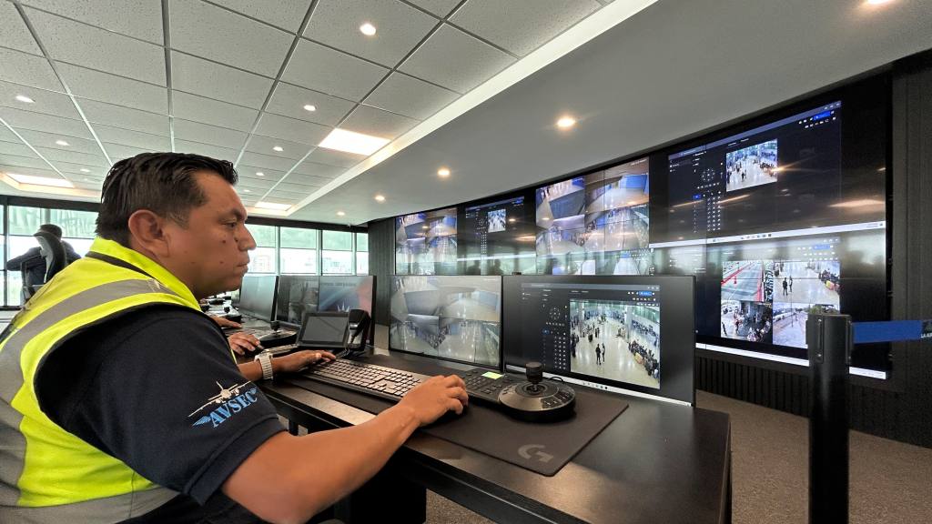 Centro de Monitoreo del Aeropuerto Internacional La Aurora | Omar Solís/EU