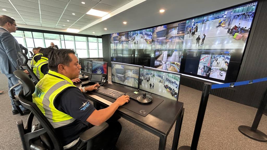 Centro de Monitoreo del Aeropuerto Internacional La Aurora | Omar Solís/EU