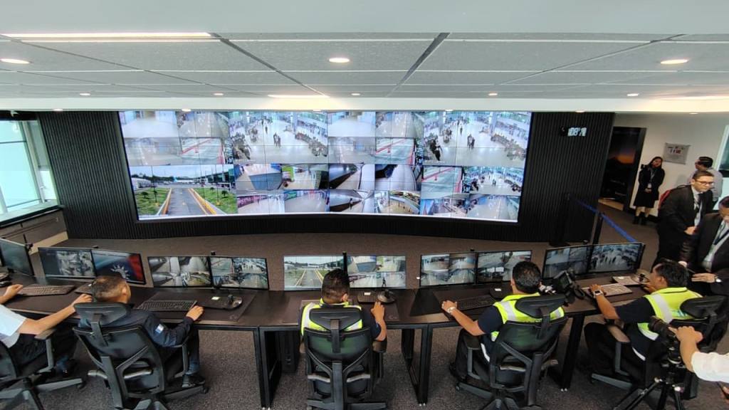 Centro de Monitoreo del Aeropuerto Internacional La Aurora | Omar Solís/EU