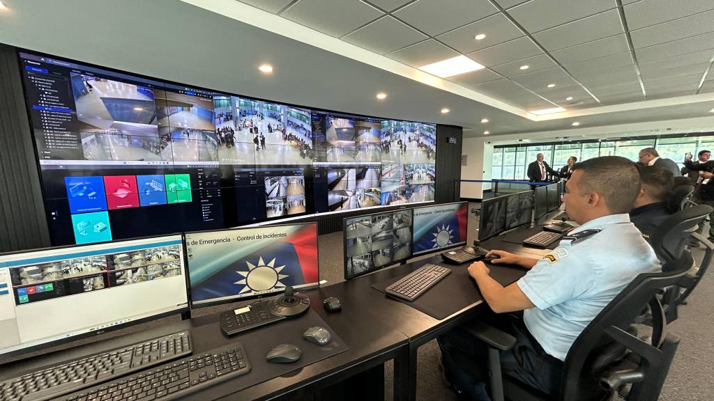 Centro de Monitoreo del Aeropuerto Internacional La Aurora | Omar Solís/EU