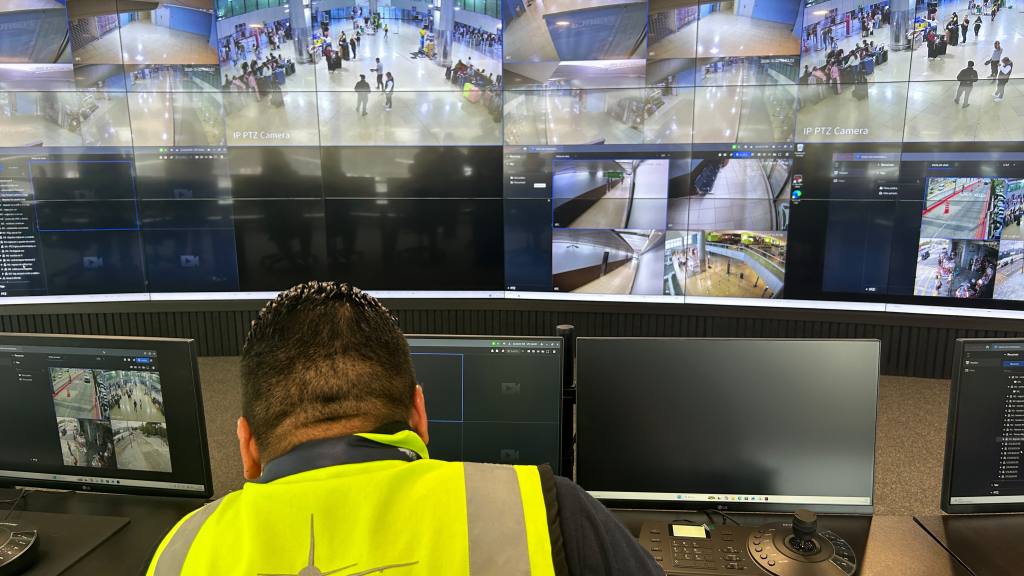Centro de Monitoreo del Aeropuerto Internacional La Aurora | Omar Solís/EU