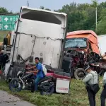Video capta el choque entre tres tráileres que dejó una víctima mortalt