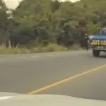 La unidad quedó sin control y posteriormente cayó a un barranco. ,Captura de pantalla.
