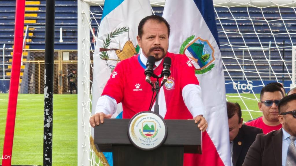 Colocan la primera piedra para la remodelación del Estadio Mario Camposeco | Willber Colloy