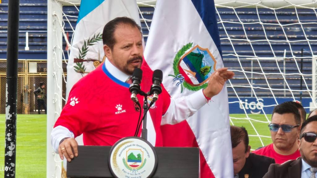 Colocan la primera piedra para la remodelación del Estadio Mario Camposeco | Willber Colloy