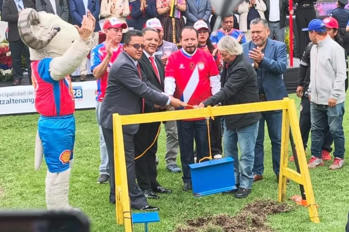Colocan la primera piedra para la remodelación del Estadio Mario Camposeco - Willber Colloy