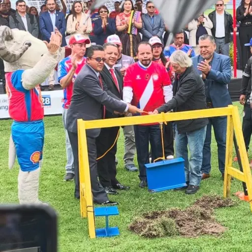 Colocan la primera piedra para la remodelación del Estadio Mario Camposeco - Willber Colloy