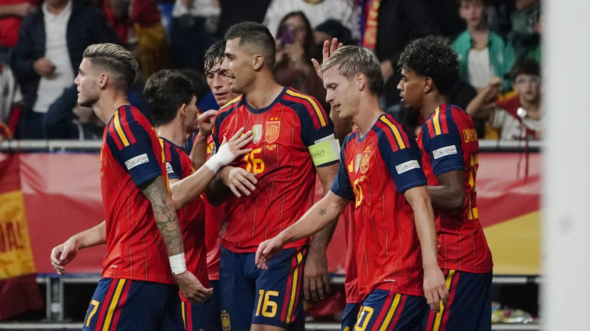 España vence a República Checa 3-1 y mantiene racha de 41 partidos invicta