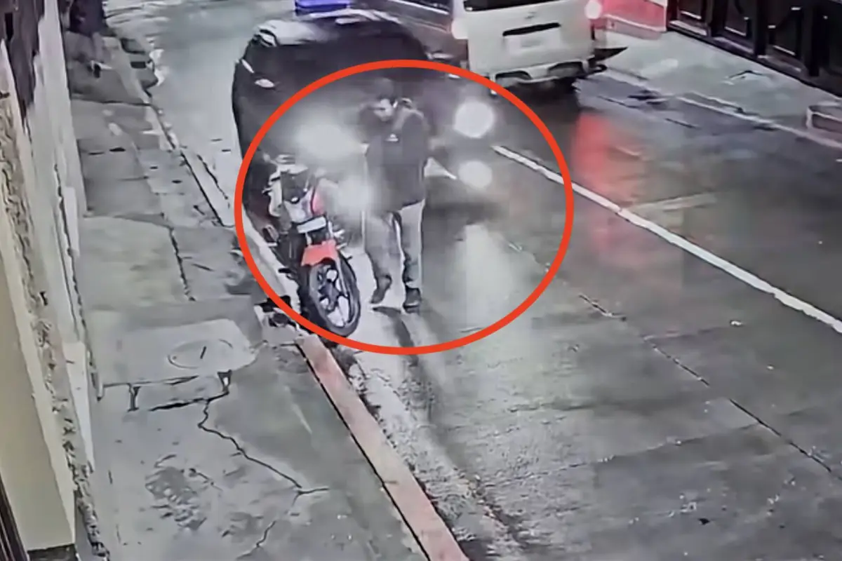 De acuerdo con información de Emisoras Unidas San Marcos, la persona atropellada fue identificada como el comunicador Rigoberto Orozco., Captura de pantalla video de Facebook.
