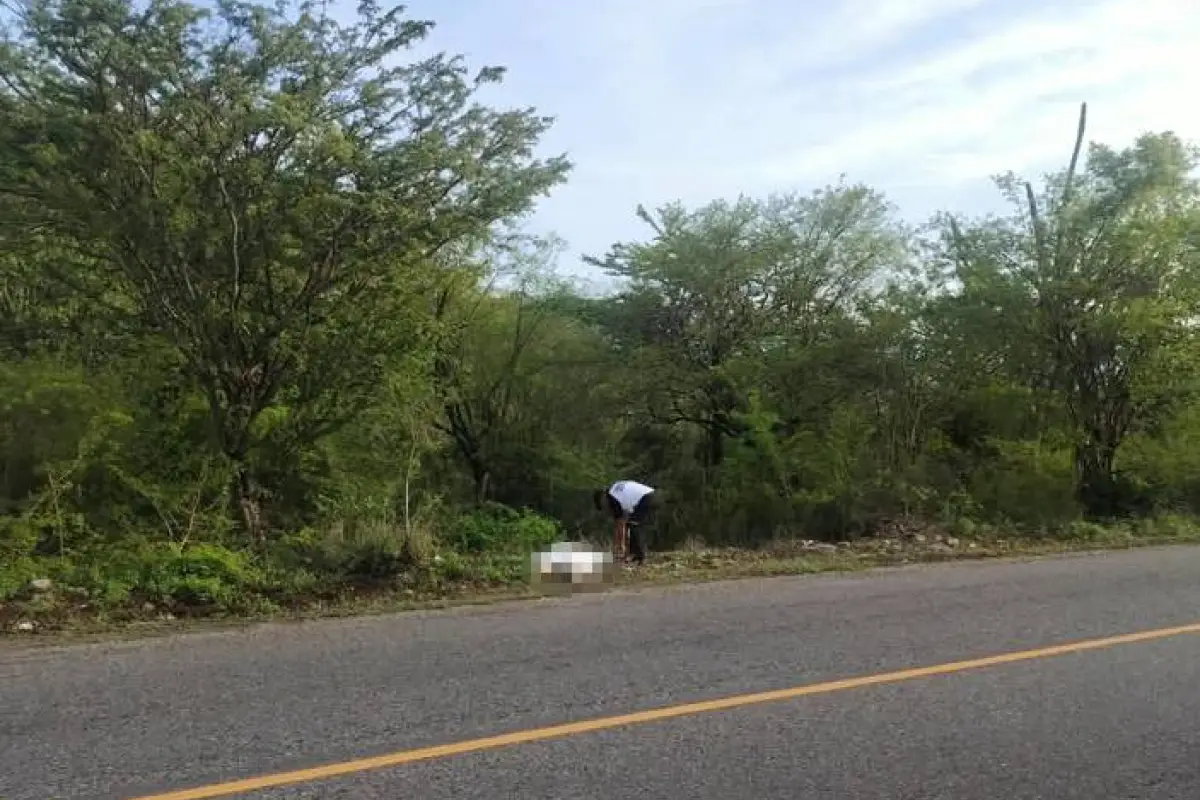 El cuerpo de la mujer fue encontrado a orillas de la carretera, en el cruce de Estanzuela, por el caserío puente Mármol., Bomberos Voluntarios