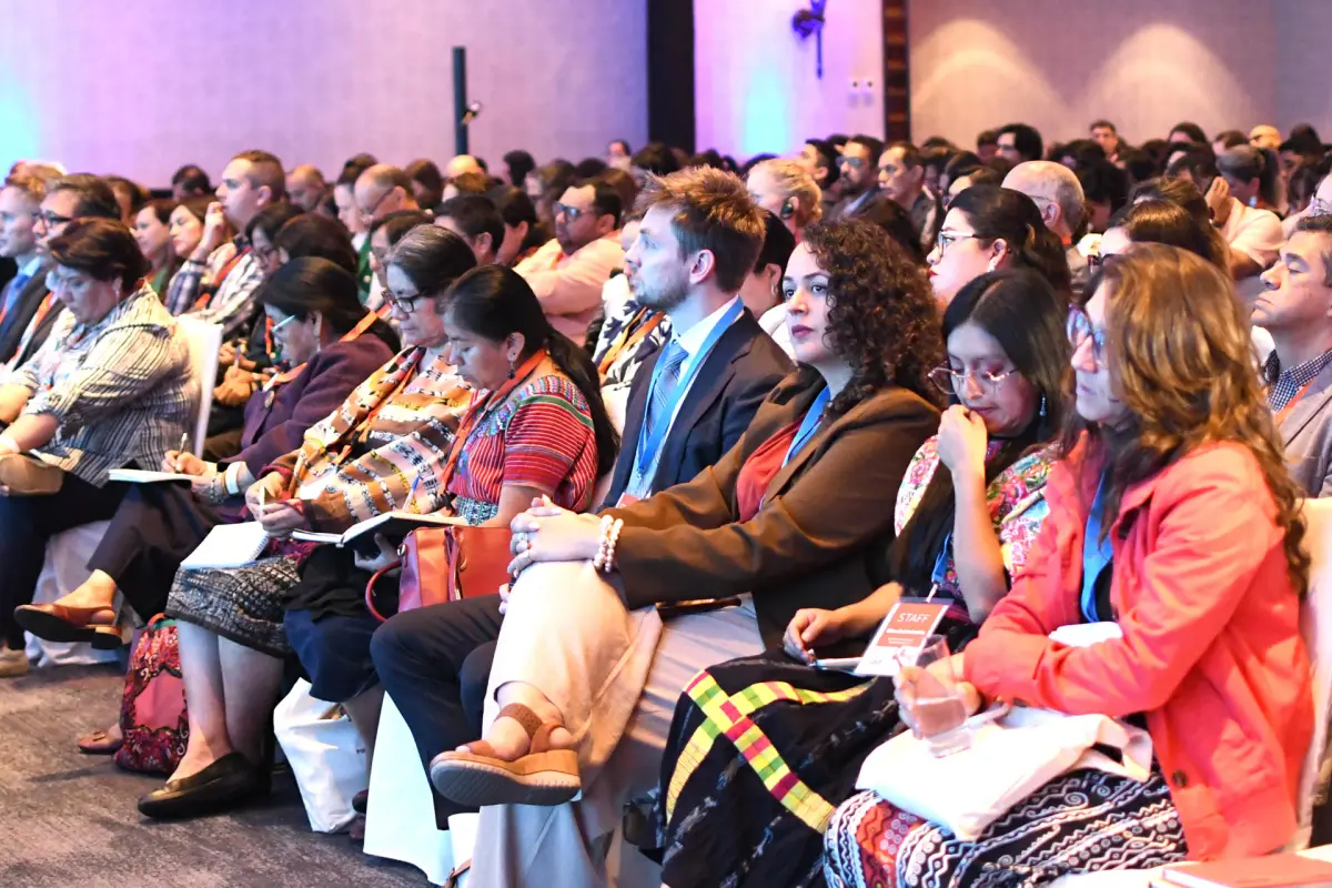 Personas asisten al Foro Centroamericano de Donantes (CADF) 2026 en Ciudad de Guatemala., EFE