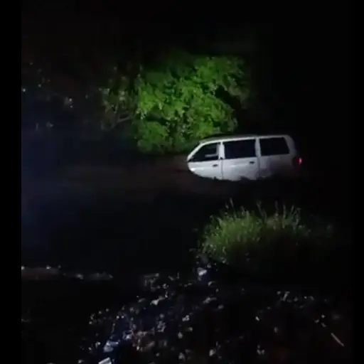 Área donde una correntada arrastró un microbús en El Progreso. ,Bomberos Municipales Departamentales
