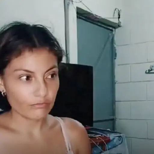 Video de tiktoker hondureña se vuelve viral tras escuchar un inquietante lamento durante una transmisión. ,Captura de pantalla video de X.