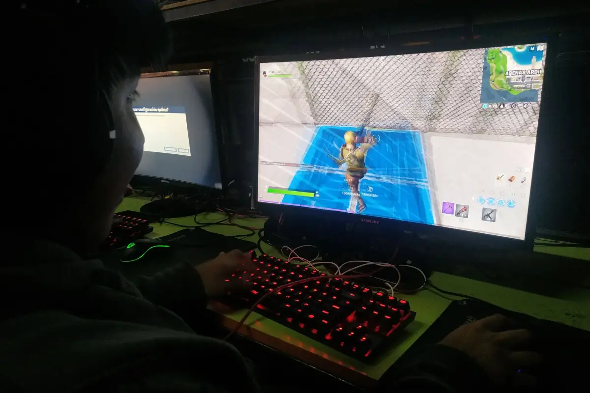 Amenazó al FBI mientras jugaba Fortnite y terminó detenido., Redes sociales. 