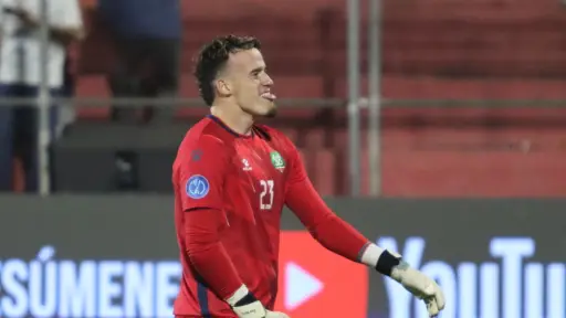 Equipo de Etienne Vaessen da respaldo a su portero  