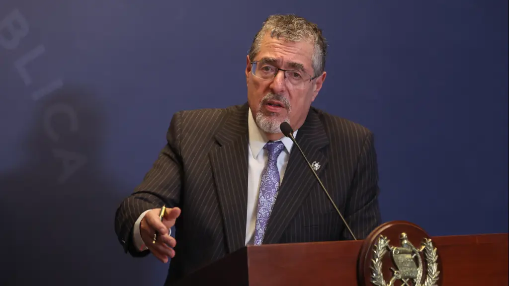 El presidente de Guatemala, Bernardo Arevalo de León, fue captado este 8 de octubre, durante una rueda de prensa, en el Palacio Nacional de la Cultura ,Foto EFE