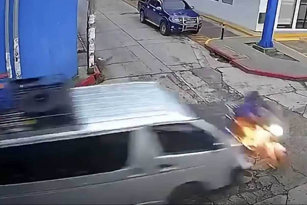 Se viraliza impactante video de un accidente de tránsito en Santa Cruz del Quiché., Captura de pantalla video de X.