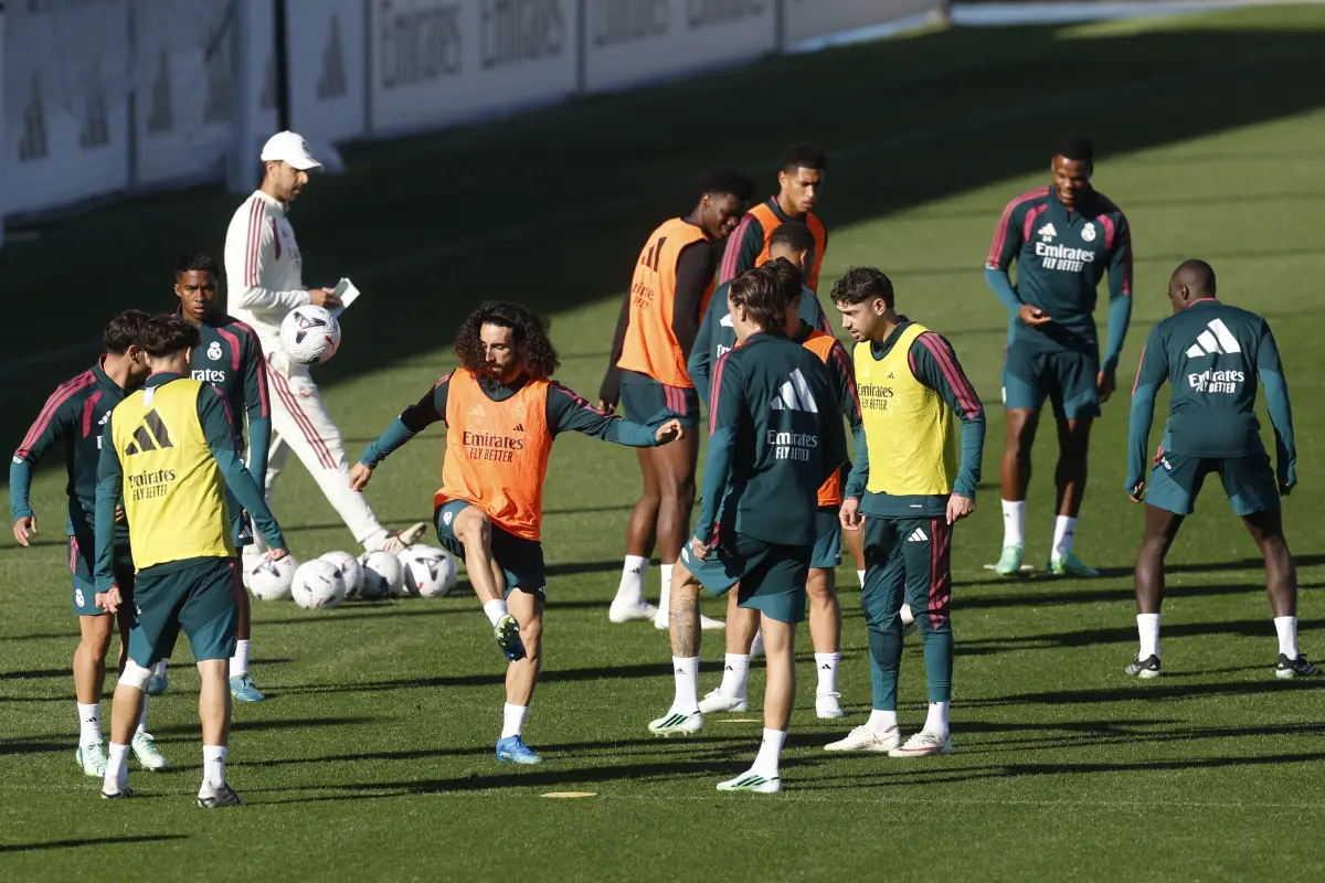 Plantilla del Real Madrid en plena etapa de entrenamiento