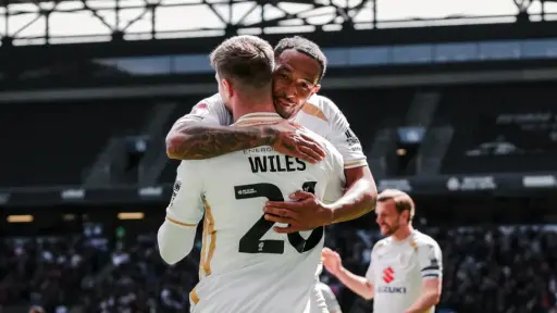 Milton Keynes Dons y Nathaniel Méndez-Laing toman una decisión drástica
