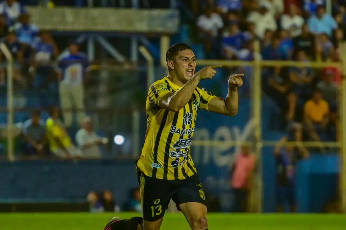 Héctor Morales, líder del goleo del Torneo Apertura 2026 - Aurora FC