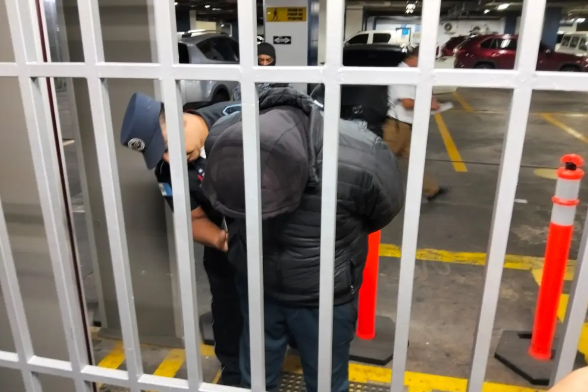 Los siete agentes de la PNC capturados por vínculos con el caso del crimen de Solórzano Foppa continúan en carceletas de la Torre de Tribunales., Oscar Grijalva/EU