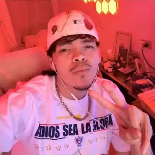 Komanche ,Instagram
