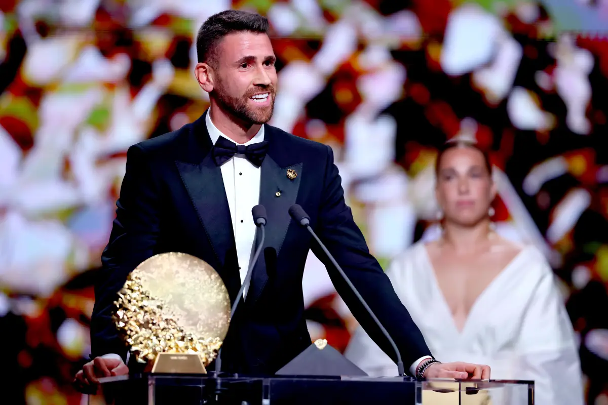 Unai Simón es uno de los ganadores en la Ceremonia del Balón de Oro 2026