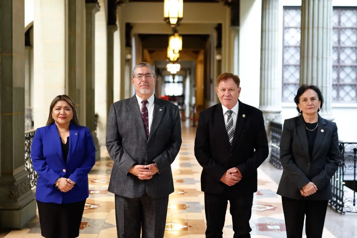 Presidente del OJ, Jenny Noemy Alvarado; Presidente de la República, Bernardo Arévalo; Presidente del Congreso de la República, Luis Contreras; y la Presidente de la CC Annabella Morfín., Foto OJ