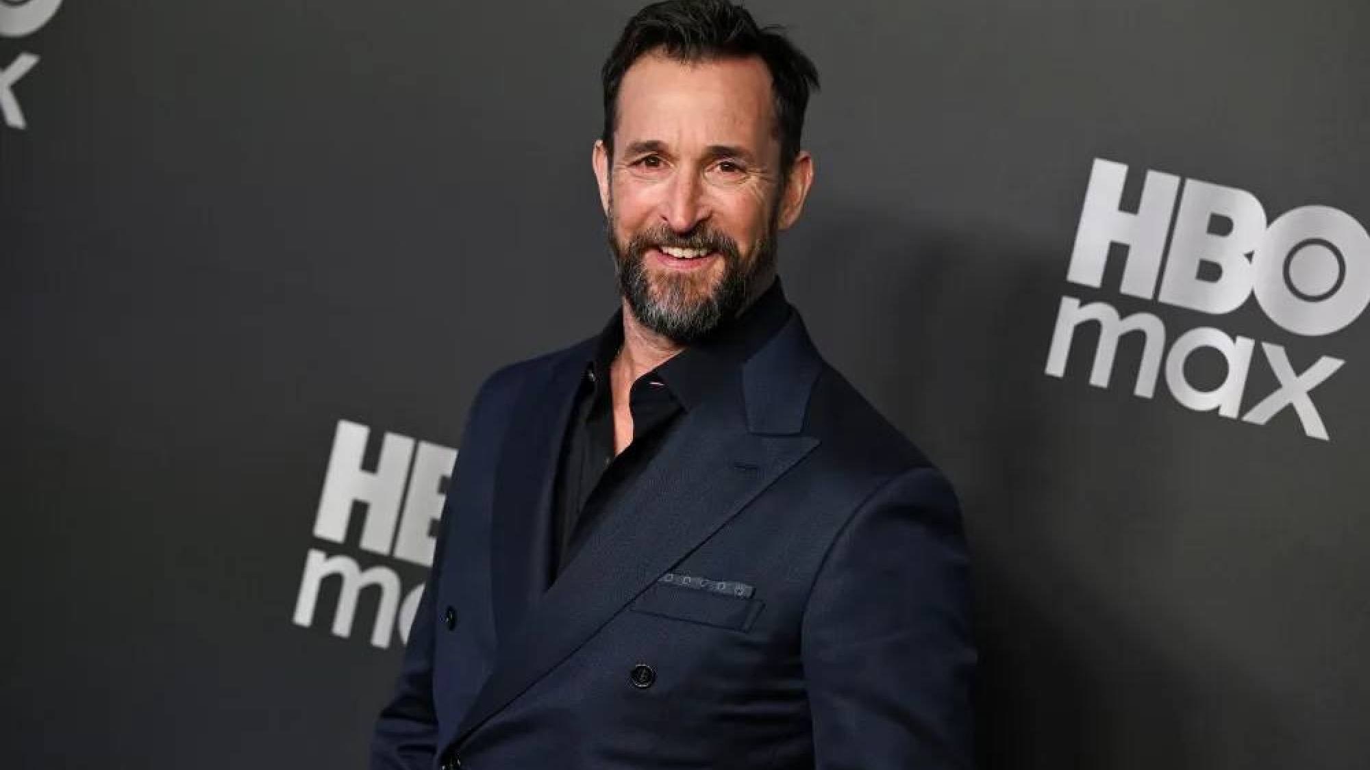 Noah Wyle, de 55 años, es nombrado el hombre vivo más sexy de 2026 por la revista People