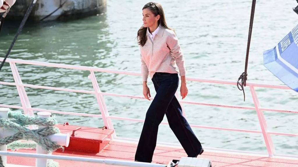 La aparatosa caída de la reina Letizia durante un acto oficial