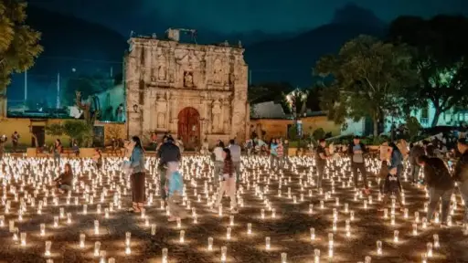 ¡Más de 3,000 mil velas prendidas en Antigua Guatemala! El evento que no te puedes perder