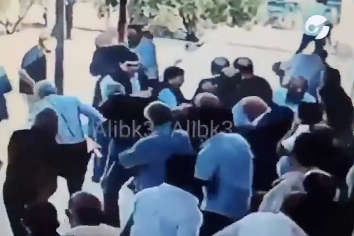 Revelan imágenes del ataque armado durante un funeral en una iglesia de Jordania., Captura de pantalla video de X.