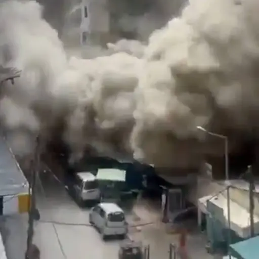 Colapsa edificio de 10 pisos en Kenia y deja al menos siete personas atrapadas. ,Captura de pantalla video de X.