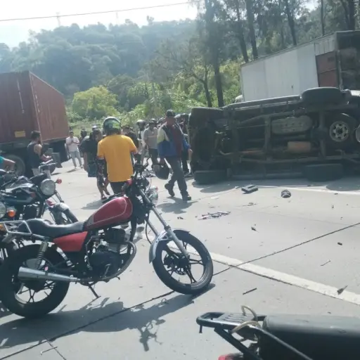 La PMT de Villa Nueva reporta fuerte accidente en le descenso de Villalobos. ,PMT de Villa Nueva.
