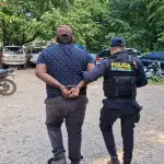 El detenido fue trasladado hacia un juzgado de turno. ,PNC de Guatemala.