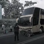 En el accidente de tránsito fallecieron dos personas, entre ellas un niño. ,Bomberos Voluntarios.