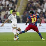 Acción entre Mbappé y Yamal en un clásico español 