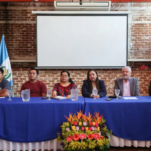 Integrantes de la organización Cristosal asisten a una rueda de prensa este jueves, 22 de octubre, en Ciudad de Guatemala. ,EFE