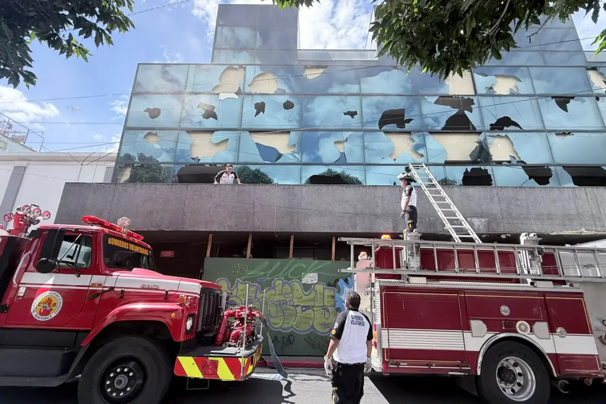 Incendio en edificio del Centro Histórico., Bomberos Voluntarios