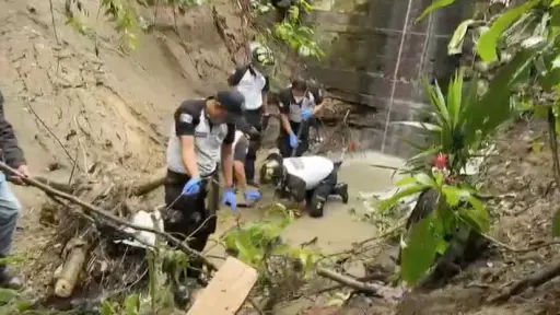 Área donde fue localizada la persona fallecida en Km. 14.5 de la ruta al Atlántico. ,Bomberos Voluntarios