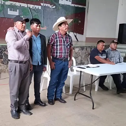 Hermanos Choc Toz reciben oportunidad laboral en municipalidad de Senahú. ,Medios locales