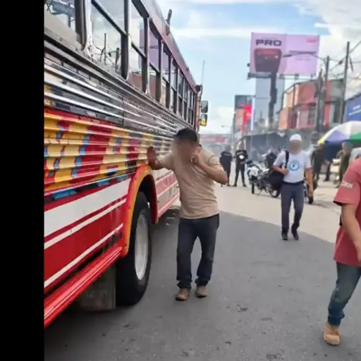 El piloto del bus fue interceptado al observarse irregularidades en su conducción. ,PMT capitalina/Montejo