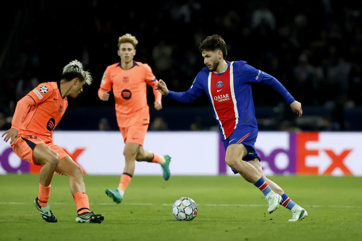 El delantero georgiano Khvicha Kvaratskhelia sufrió una rotura del ligamento cruzado anterior de la rodilla derecha - EFE