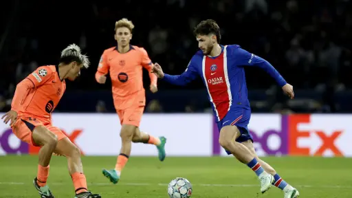 Khvicha Kvaratskhelia sufrió una grave lesión contra el Barcelona