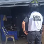 Las dos víctimas mortales fueron localizadas dentro de un pinchazo en la zona 8 de Mixco. ,Bomberos Voluntarios